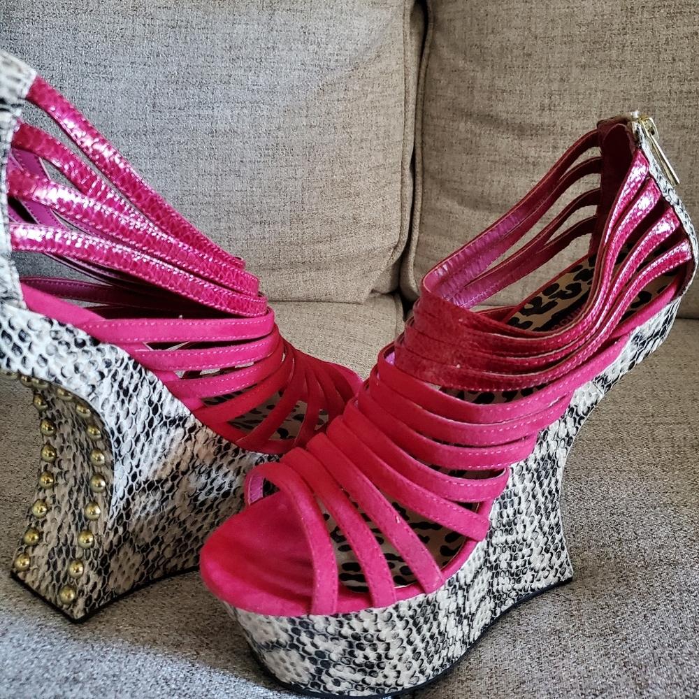 Red Shoes - Picture 2 of 7